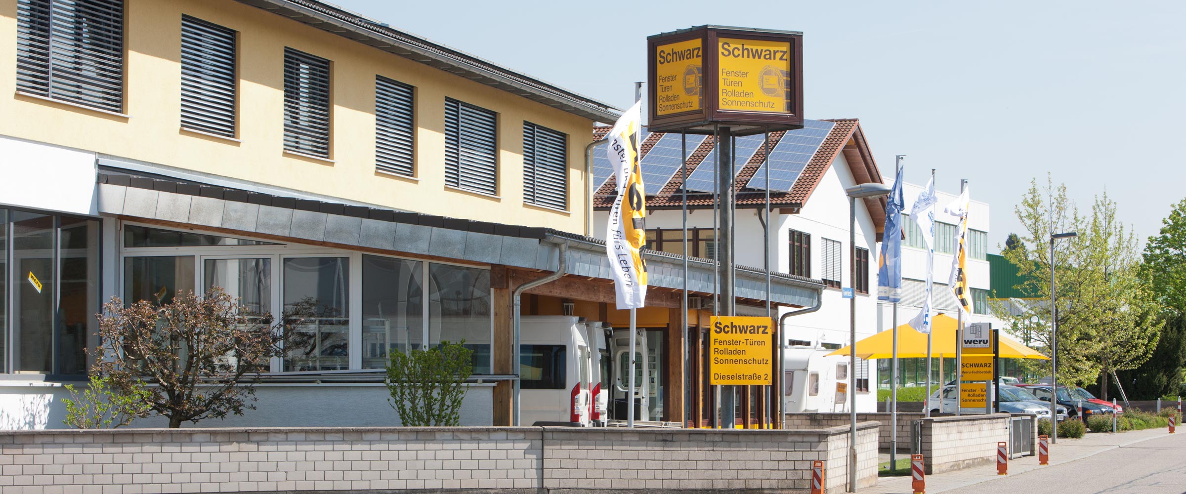 Schwarz Rolladen Fenster Pfinztal